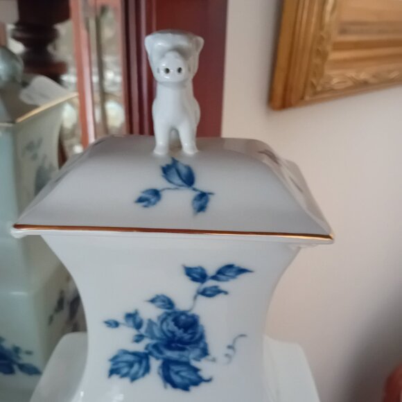 Chinese Blue and White Vista Alegre Portugal Urns - Picture 7 of 15